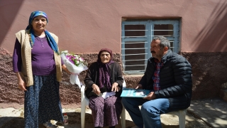 Gaziantep’te 112 yaşındaki asırlık çınara ”Anneler Günü” sürprizi