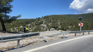 Antalya’da uçuruma yuvarlanan otomobildeki 1 kişi öldü, 2 kişi yaralandı