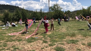 Burdur’daki uçurtma şenliğinde çocuklar gönüllerince eğlendi