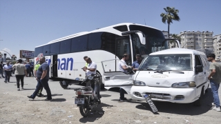 Mersin’de zincirleme trafik kazasında 3 kişi yaralandı