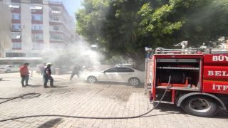 Adana’da park halindeki araçta yangın çıktı