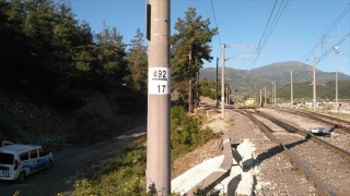 Osmaniye’de yedek tren hattından ray çaldığı öne sürülen 3 kişi yakalandı