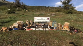 Kahramanmaraş’ta PKK’lı teröristlere ait yaşam malzemeleri ele geçirildi