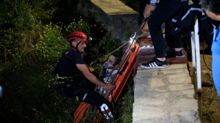 Antalya’da falezlerden düşen kişi itfaiye ekiplerince kurtarıldı