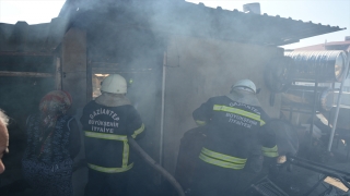 Gaziantep’te binanın çatı katında çıkan yangın söndürüldü