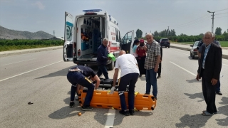 Adana’da otomobille çarpışan elektrikli bisikletin sürücüsü yaralandı