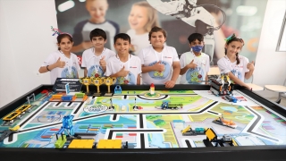 Akdeniz’de öğrenciler için robotik kodlama atölyesi açıldı