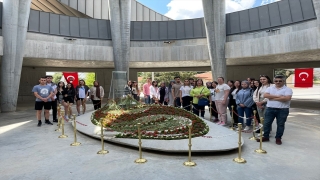 Isparta’da öğrenciler Süleyman Demirel’in anıt mezarını ziyaret etti