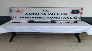 Antalya’da uyuşturucu operasyonunda 3 zanlı yakalandı
