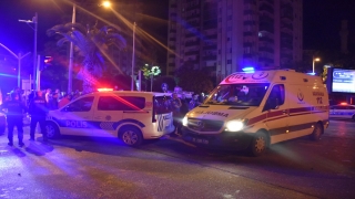 Adana’da polis aracıyla otomobilin çarpışması sonucu 1’i polis, 4 kişi yaralandı