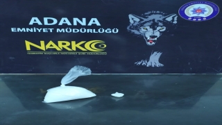 Adana’da uyuşturucu ele geçirilen otomobildeki iki zanlıdan biri tutuklandı