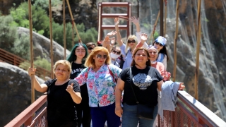 Mersin’de anneler ve kızları turistik yerleri gezdi