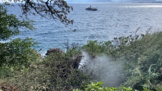 Antalya’da falezlerdeki yangın itfaiye ekiplerince söndürüldü