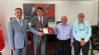 Mersin’de TSKGV’ye bağış yapan çiftçiye teşekkür madalyası verildi
