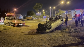 Kahramanmaraş’ta devrilen otomobildeki 2 kişi yaralandı