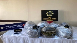 Mersin’de kamyona yüklü hayvan kemikleri arasına gizlenmiş 50 kilogram esrar ele geçirildi