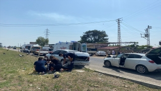 Adana’da 3 aracın karıştığı kazada 4 kişi yaralandı