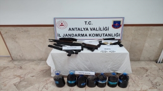 Antalya’da işletmelerde yapılan denetimlerde 35 litre sahte içki ele geçirildi
