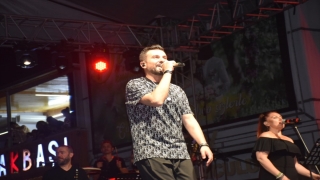 Sanatçı Gökhan Tepe Adana’da konser verdi