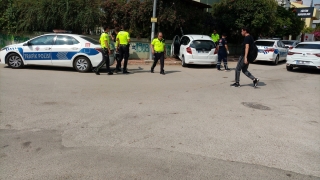 Adana’da 16 yaşındaki çocuk, kullandığı otomobille duvara çarpınca yakalandı