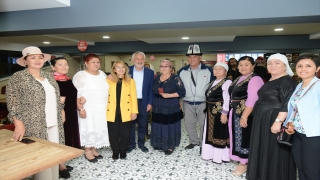 Başkan Başdeğirmen, festivale katılan gösteri gruplarıyla buluştu