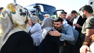 Isparta’dan ilk hac kafilesi dualarla uğurlandı