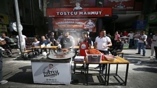 Adana’da acılı tost yeme yarışması düzenlendi