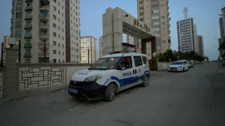 Adana’da otluk alanda saklanan hırsızlık şüphelisini vatandaşlar yakaladı