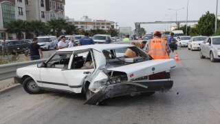 Hatay’da iki otomobilin çarpışması sonucu iki kişi yaralandı