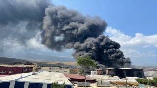 Hatay’da antrepoda çıkan yangına havadan ve karadan müdahale ediliyor