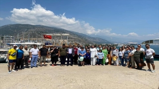 Finike’de özel öğrenciler için tekne turu düzenlendi