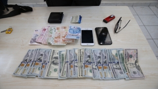 Hatay’da öğretmenin bulduğu çanta sahibine teslim edildi
