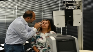 30 yıldır gözyaşı döken kadın rahatsızlığından ameliyatla kurtuldu