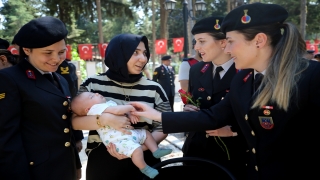 Mersin’de şehit eşi ve 2 aylık oğlundan duygulandıran ziyaret
