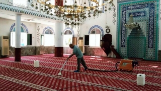 Mersin’de cami ve mescitlerde temizlik çalışması yapıldı