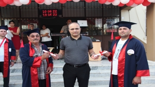 Mersin’de mesleki eğitim alan babayla oğlu birlikte mezun oldu