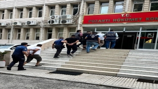 Adana’da dinlenme tesislerinden hırsızlık yaptığı iddia edilen 4 kişi yakalandı