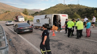 Antalya’da tur midibüsü devrildi, 1 kişi öldü, 19 kişi yaralandı