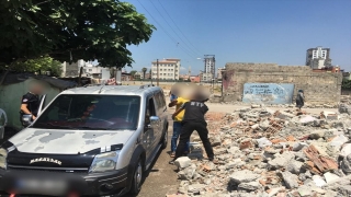 Adana’da polisin düzenlediği uyuşturucu operasyonu dronla görüntülendi
