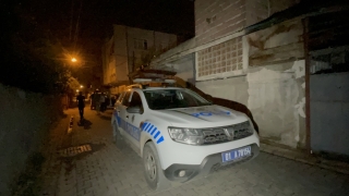 Adana’da polis, maskeli şüphelilerden birini kovalamaca sonucu yakaladı