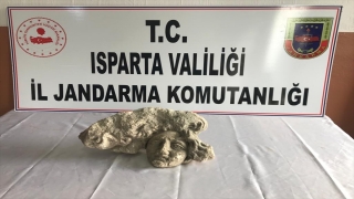 Isparta’da tarihi eser operasyonunda Medusa başı heykeli ele geçirildi