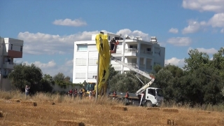 Antalya’da elektrik tellerine takılan deniz paraşütündeki 2 turist yaralandı