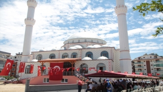 Serik’te yaptırılan Şehitler Cami ibadete açıldı