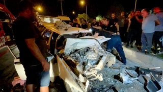 Adana’da otomobilin servis aracına çarpması sonucu 6 kişi yaralandı