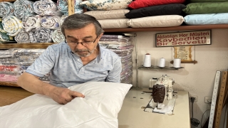 Isparta’nın ”son yorgan ustası” mesleği yok olsun istemiyor