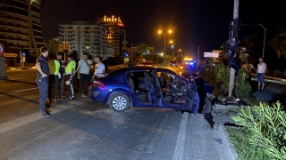 Alanya’da otomobil sinyalizasyon direğine çarptı, 1 kişi öldü, 3 kişi yaralandı