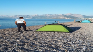 Antalya’da sahile kurulan kamp çadırları kaldırıldı