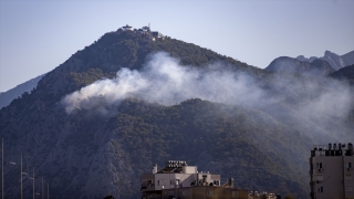 Antalya’da çıkan orman yangınına müdahale ediliyor