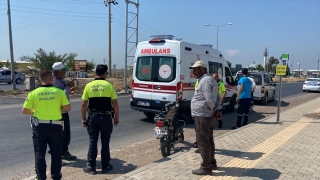 Hatay’da hafif ticari araçla çarpışan motosikletin sürücüsü yaralandı