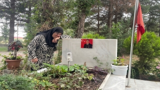 Eren Bülbül’ü korurken şehit düşen Ferhat Gedik’in kabrine ziyaret